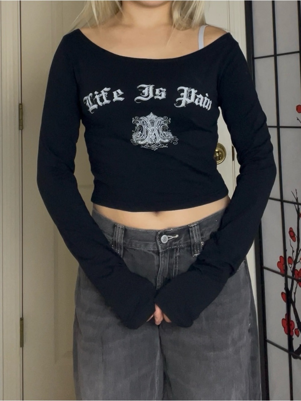 Lewkin | Black “Life Is Pain” Long-Sleeve Graphic Off-Shoulder Warmer Crop Top